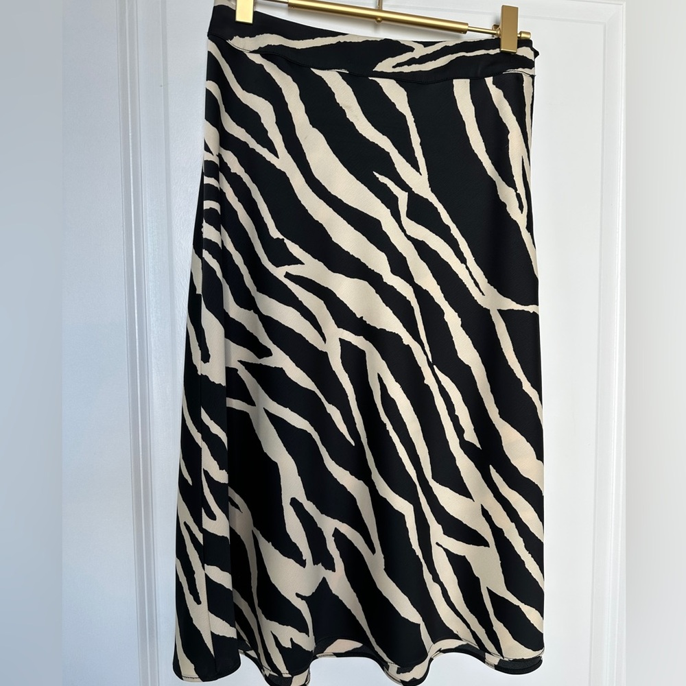H&M Satin Zebra Skirt Size 0 Black and cream